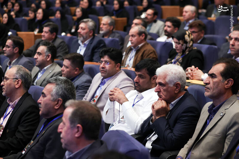 عکس / حضور پزشکیان در مراسم گرامیداشت مقام پرستار 30