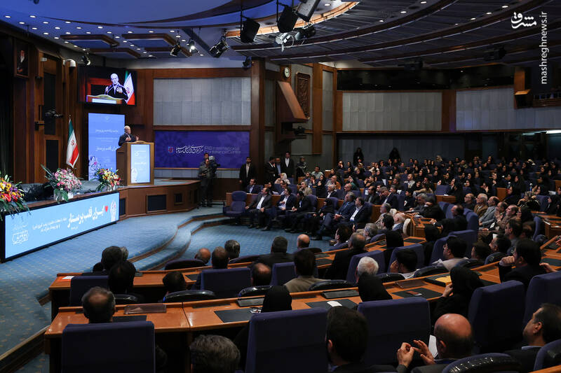 عکس / حضور پزشکیان در مراسم گرامیداشت مقام پرستار 32