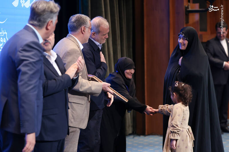 عکس / حضور پزشکیان در مراسم گرامیداشت مقام پرستار 17