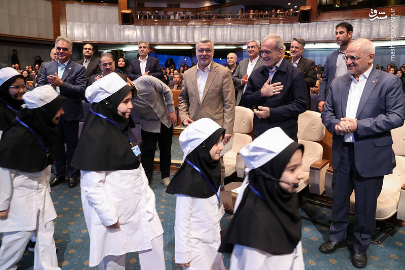 عکس / حضور پزشکیان در مراسم گرامیداشت مقام پرستار 7