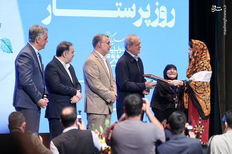 عکس / حضور پزشکیان در مراسم گرامیداشت مقام پرستار 12