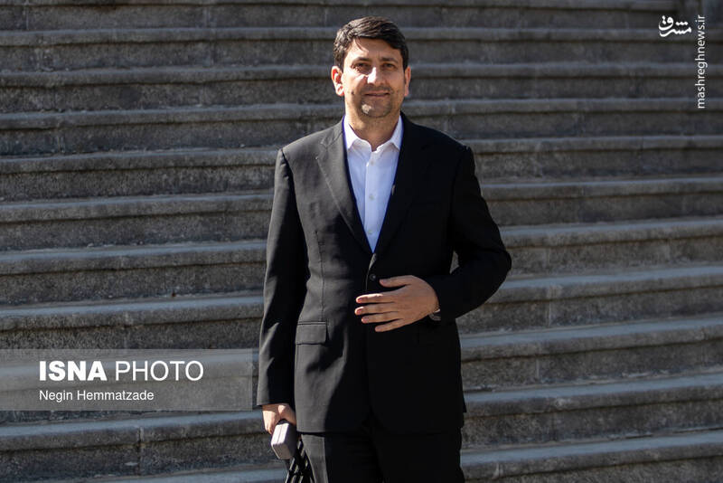 عکس / وزرای دولت در حیاط دولت 12