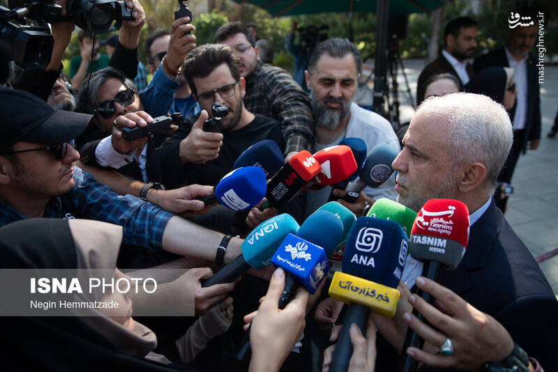 عکس / وزرای دولت در حیاط دولت 26