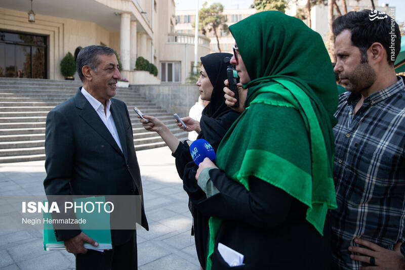 عکس / وزرای دولت در حیاط دولت 24