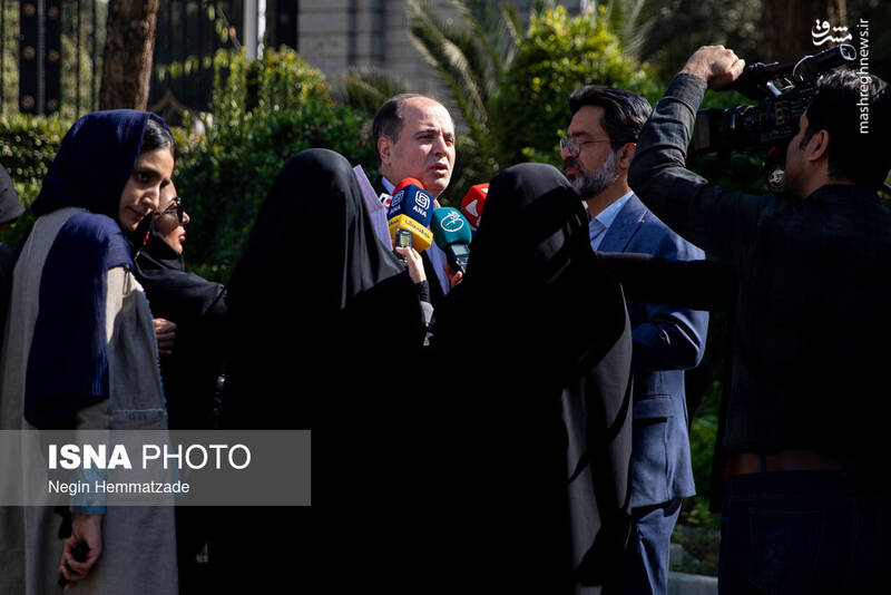 عکس / وزرای دولت در حیاط دولت 23