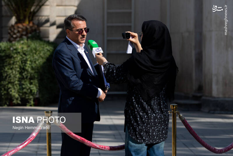 عکس / وزرای دولت در حیاط دولت 21