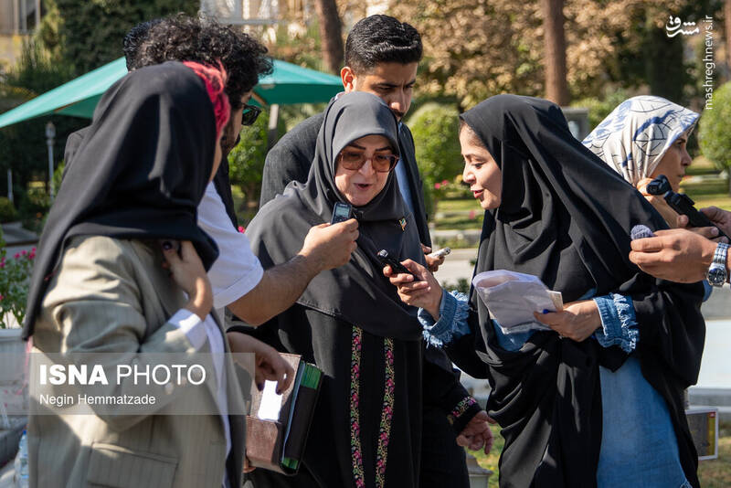 عکس / وزرای دولت در حیاط دولت 20