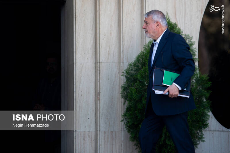 عکس / وزرای دولت در حیاط دولت 9