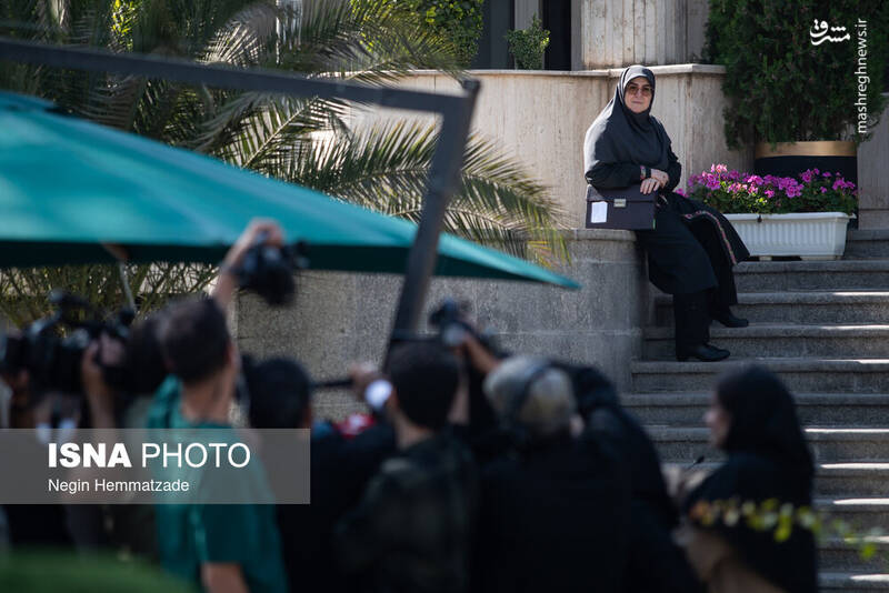 عکس / وزرای دولت در حیاط دولت 6