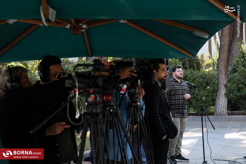 عکس / وزرای دولت در حیاط دولت 17