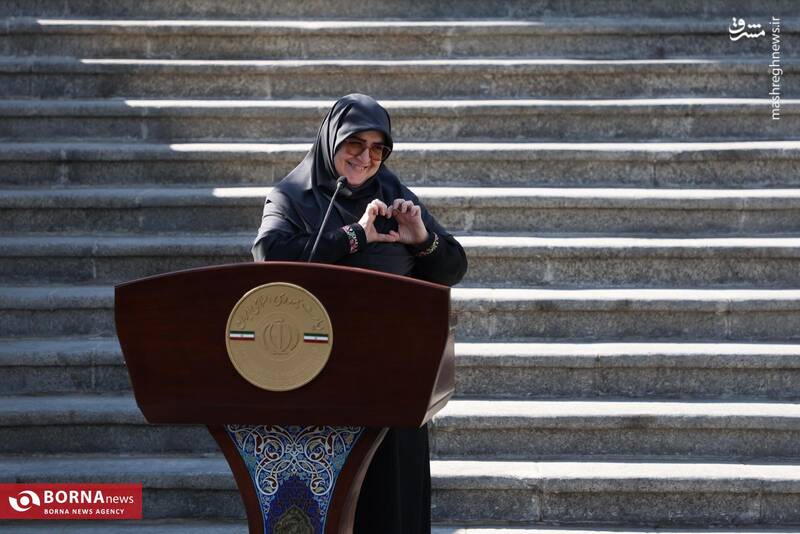 عکس / وزرای دولت در حیاط دولت 25