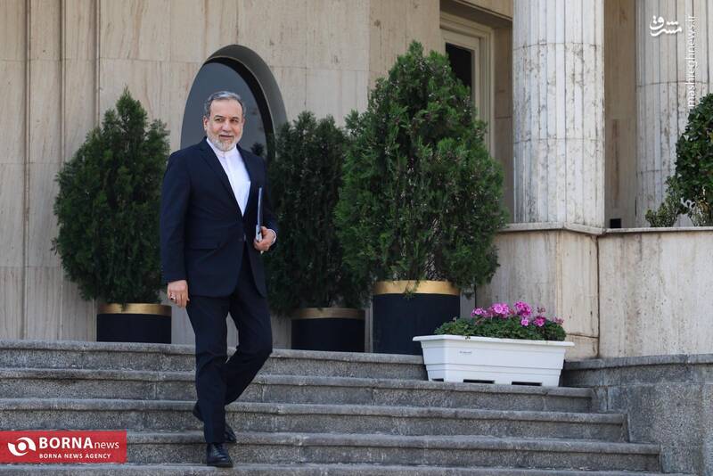 عکس / وزرای دولت در حیاط دولت 2