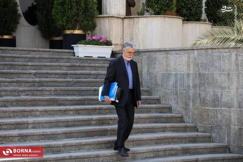 عکس / وزرای دولت در حیاط دولت 8