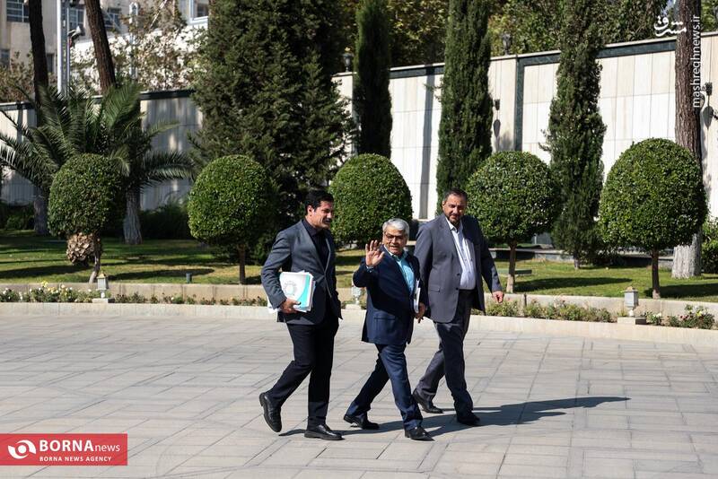 عکس / وزرای دولت در حیاط دولت 22