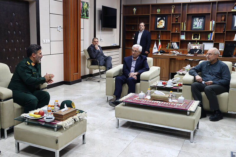 جلسه رییس مجلس با استاندار و نمایندگان خراسان شمالی