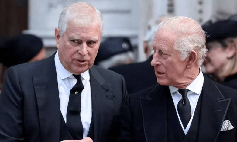 پادشاه انگلیس برادرش را از خاندان سلطنتی بیرون کرد