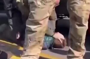 فیلم/ بازداشت خشن مأموران اداره مهاجرت در ایلینوی آمریکا