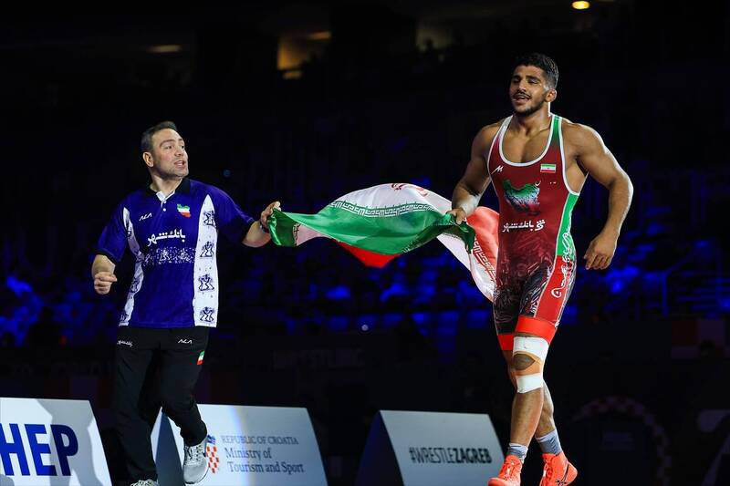 فرخی: از سنندج تا شیراز ته اتوبوس گریه کردم/ نقطه عطف زندگی تختی، ادامه دادنش بود/ فوتبال پارتیبازی و مافیاست