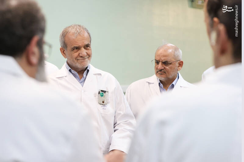 عکس / حضور رئیس جمهور در سازمان انرژی اتمی 7