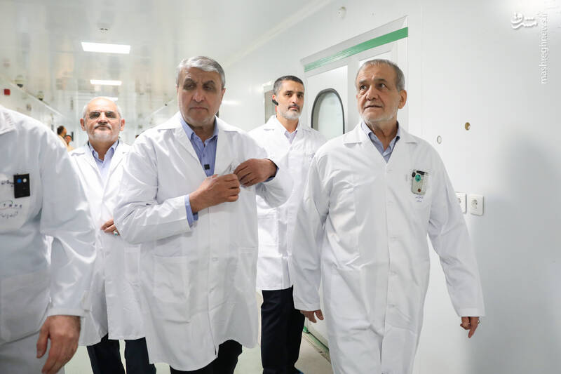 عکس / حضور رئیس جمهور در سازمان انرژی اتمی