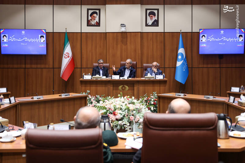 عکس / حضور رئیس جمهور در سازمان انرژی اتمی 14