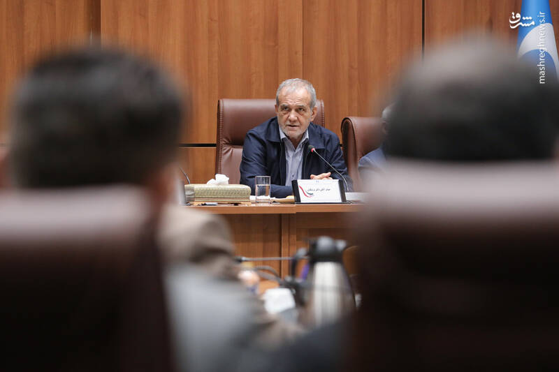 عکس / حضور رئیس جمهور در سازمان انرژی اتمی 12