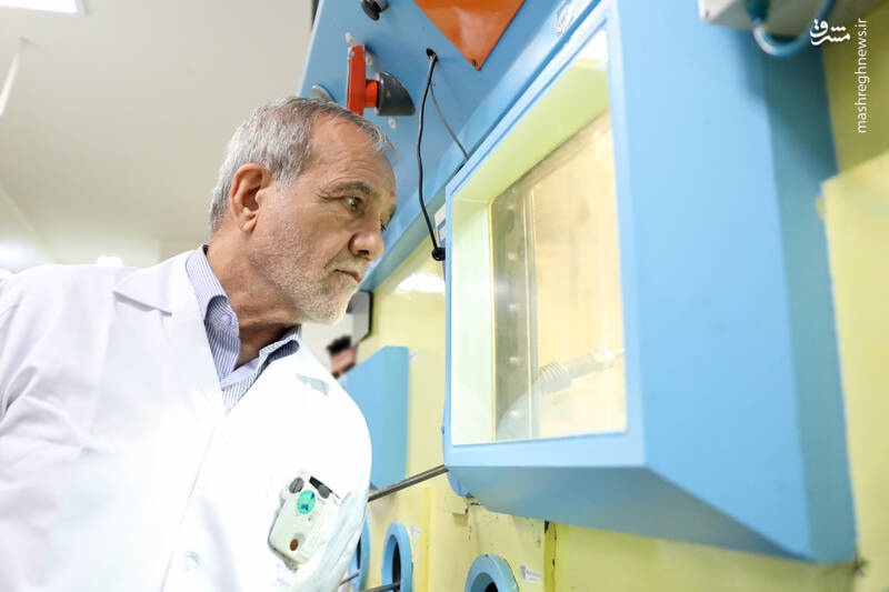 عکس / حضور رئیس جمهور در سازمان انرژی اتمی 8