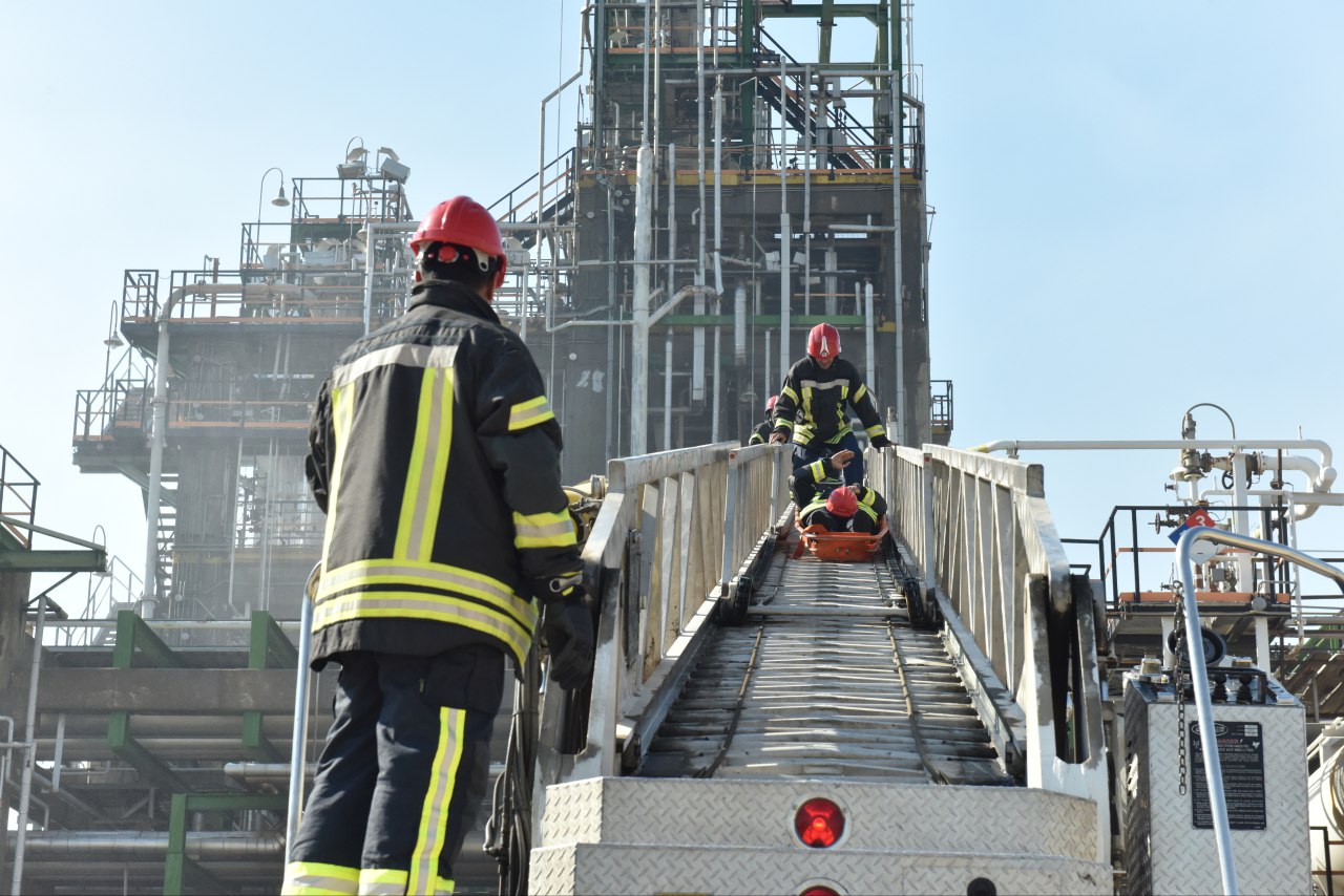 رزمایش پدافند شیمیایی با محوریت مقابله با آتش‌سوزی در پتروشیمی تبریز