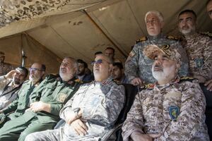 عکس/ مانور پهپادی یگان سجیل با حضور فرمانده کل سپاه