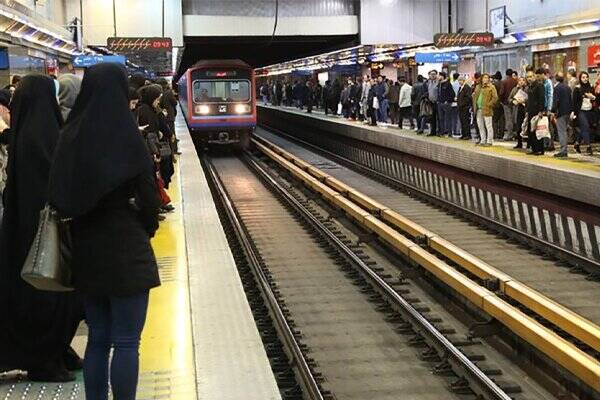 طالقاني،راهپيمايي،مترو،ايستگاه،مسافران،مراسم