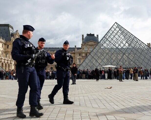 سرقت،روز،پاريس،اتهام،جواهرات،مردي،موزه،متهم،نفر،توطئه،دادستا ...