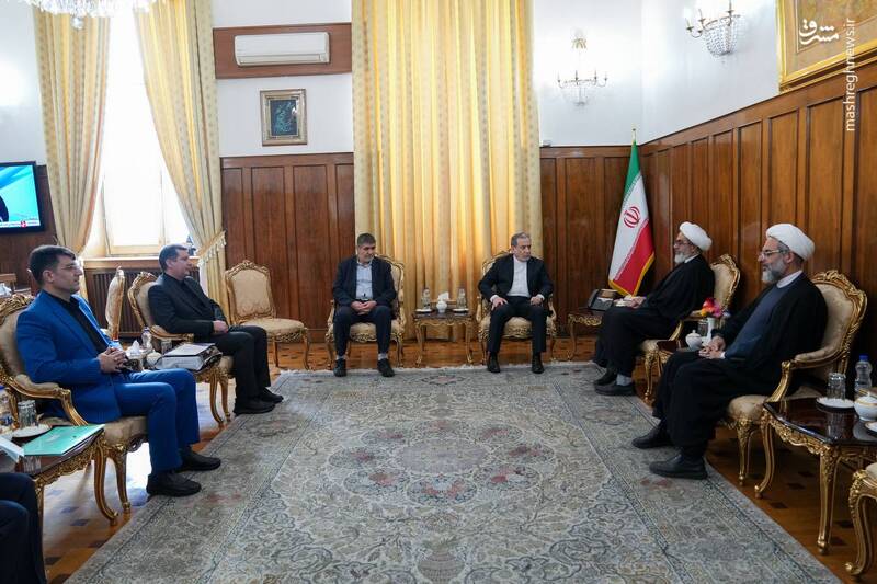 عکس / دیدار رئیس سازمان قضایی نیروهای مسلح با عراقچی 4