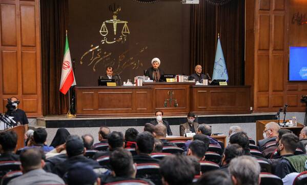 فیلم/ آیا سلاح کشی منافقین بر روی مردم مصداقی از محاربه است؟