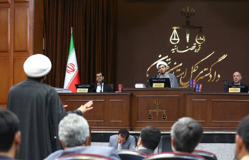 فیلم/ از وطن‌دوستی میرزاکوچک خان جنگلی تا وطن‌فروشی رجوی!