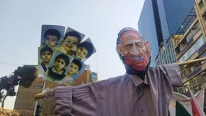 عکس شهدای کودک جنگ ۱۲ روزه در مراسم ۱۳ آبان