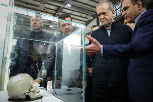 عکس / بازدید پزشکیان از نمایشگاه فناوری‌های روز آمد ایران