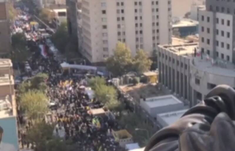 تصاویری متفاوت از حضور حماسی مردم تهران در یوم‌الله ۱۳ آبان