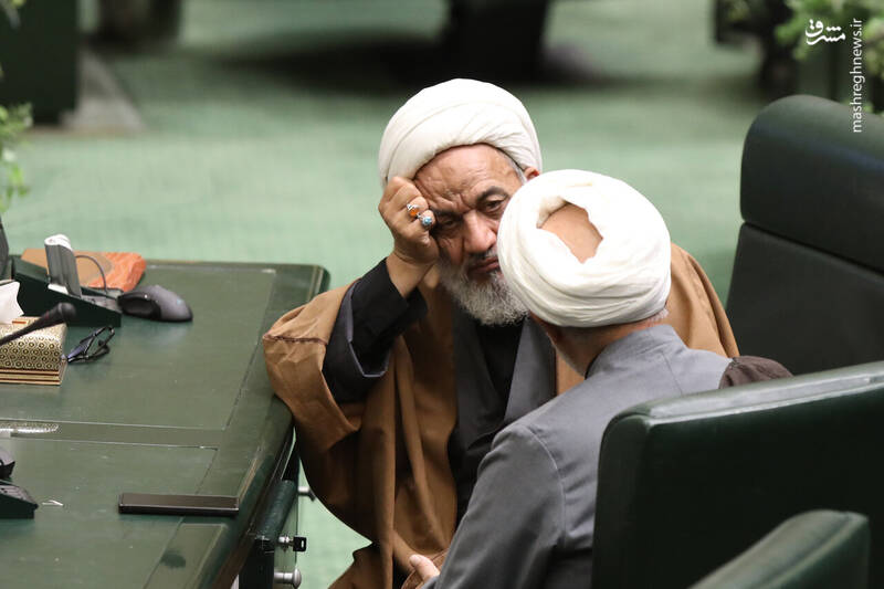 عکس / حواشی صحن علنی مجلس امروز 13 آبان 5
