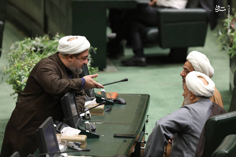 عکس / حواشی صحن علنی مجلس امروز 13 آبان 25