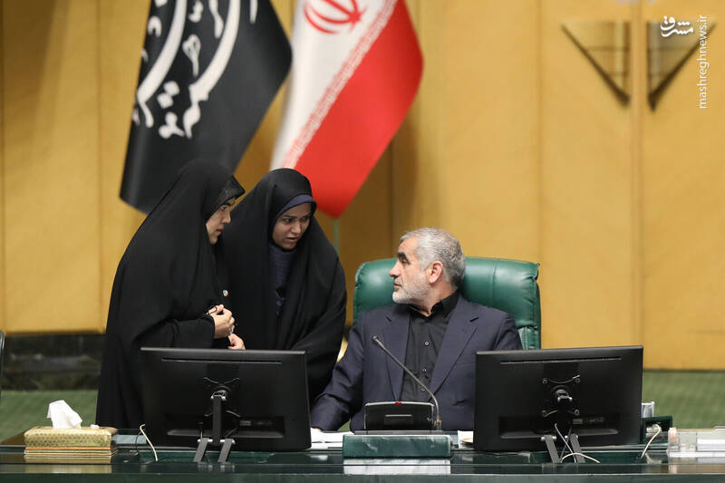 عکس / حواشی صحن علنی مجلس امروز 13 آبان 21