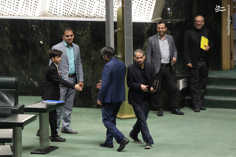 عکس / حواشی صحن علنی مجلس امروز 13 آبان 4