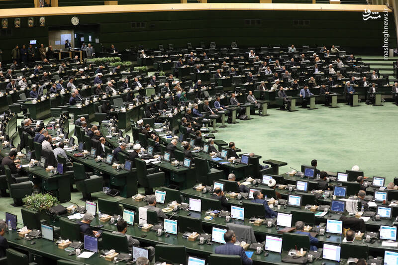 عکس / حواشی صحن علنی مجلس امروز 13 آبان 32