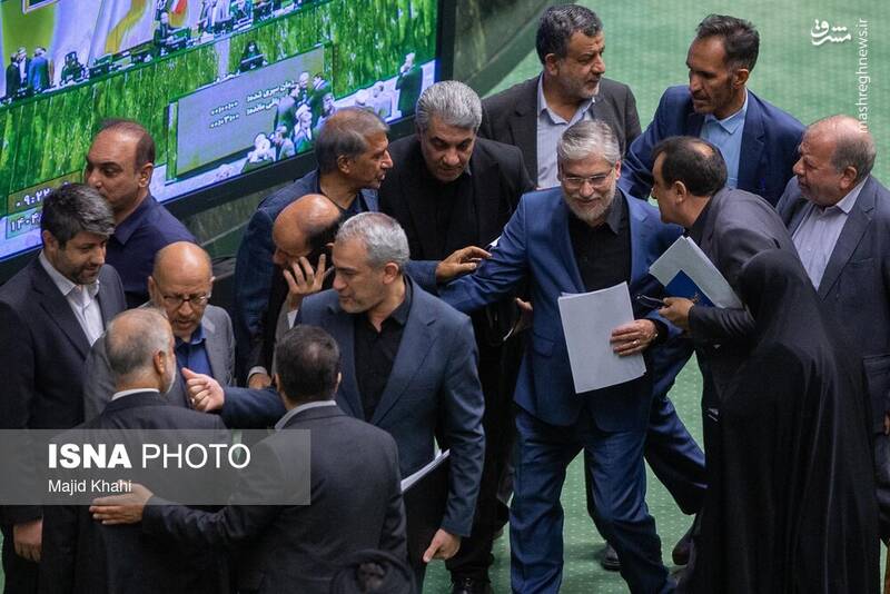 عکس / حواشی صحن علنی مجلس امروز 13 آبان 24