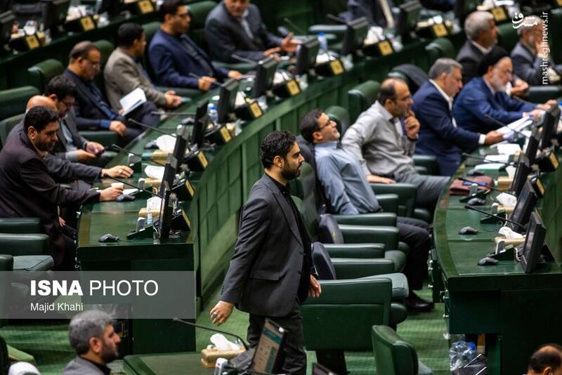 عکس / حواشی صحن علنی مجلس امروز 13 آبان 22