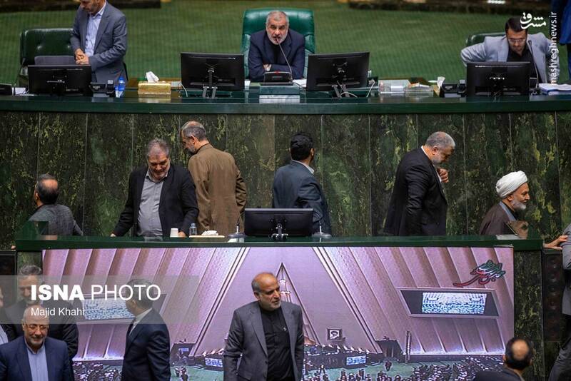 عکس / حواشی صحن علنی مجلس امروز 13 آبان 27