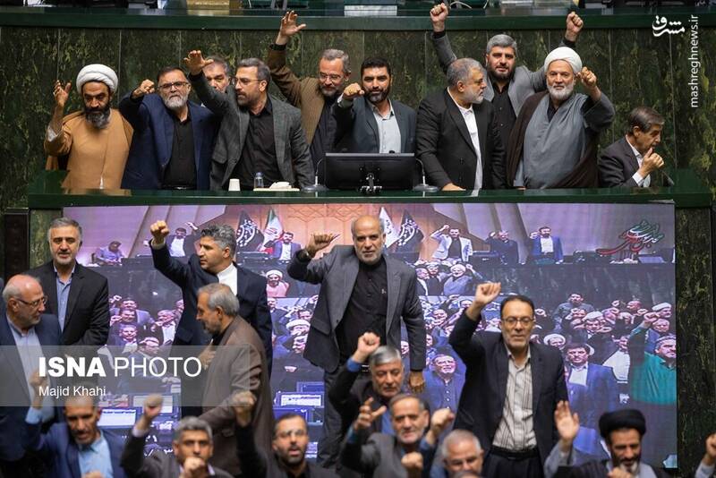 عکس / حواشی صحن علنی مجلس امروز 13 آبان 7