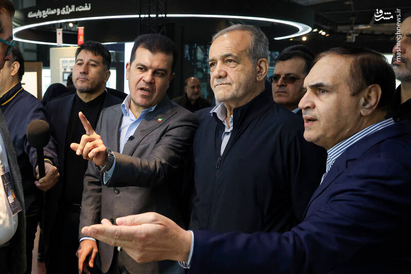 عکس / بازدید پزشکیان از نمایشگاه فناوری‌های روز آمد ایران 20