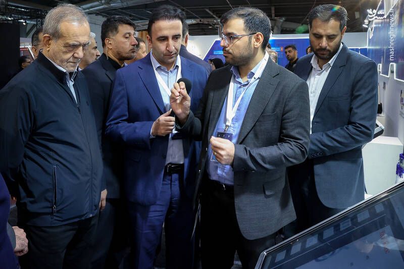 عکس / بازدید پزشکیان از نمایشگاه فناوری‌های روز آمد ایران 29