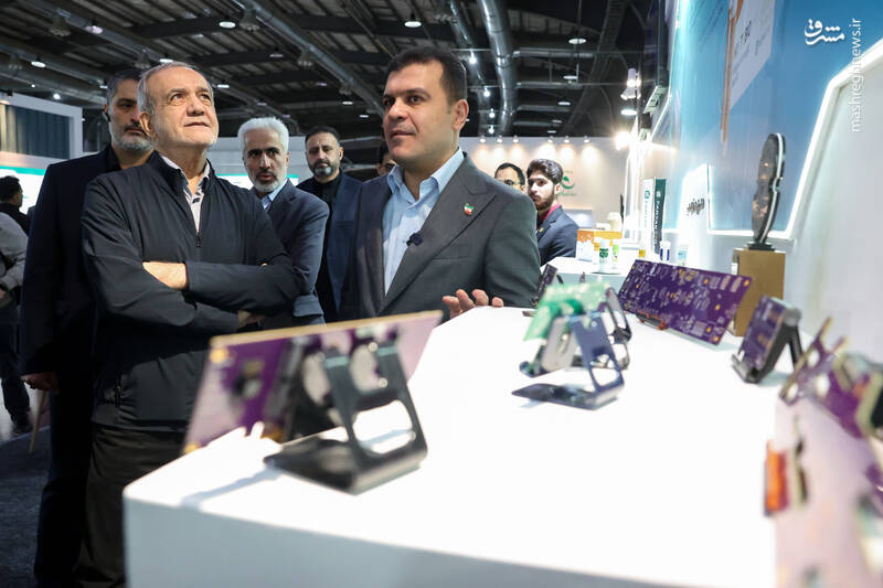 عکس / بازدید پزشکیان از نمایشگاه فناوری‌های روز آمد ایران 28
