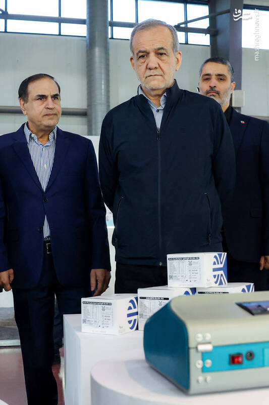 عکس / بازدید پزشکیان از نمایشگاه فناوری‌های روز آمد ایران 27